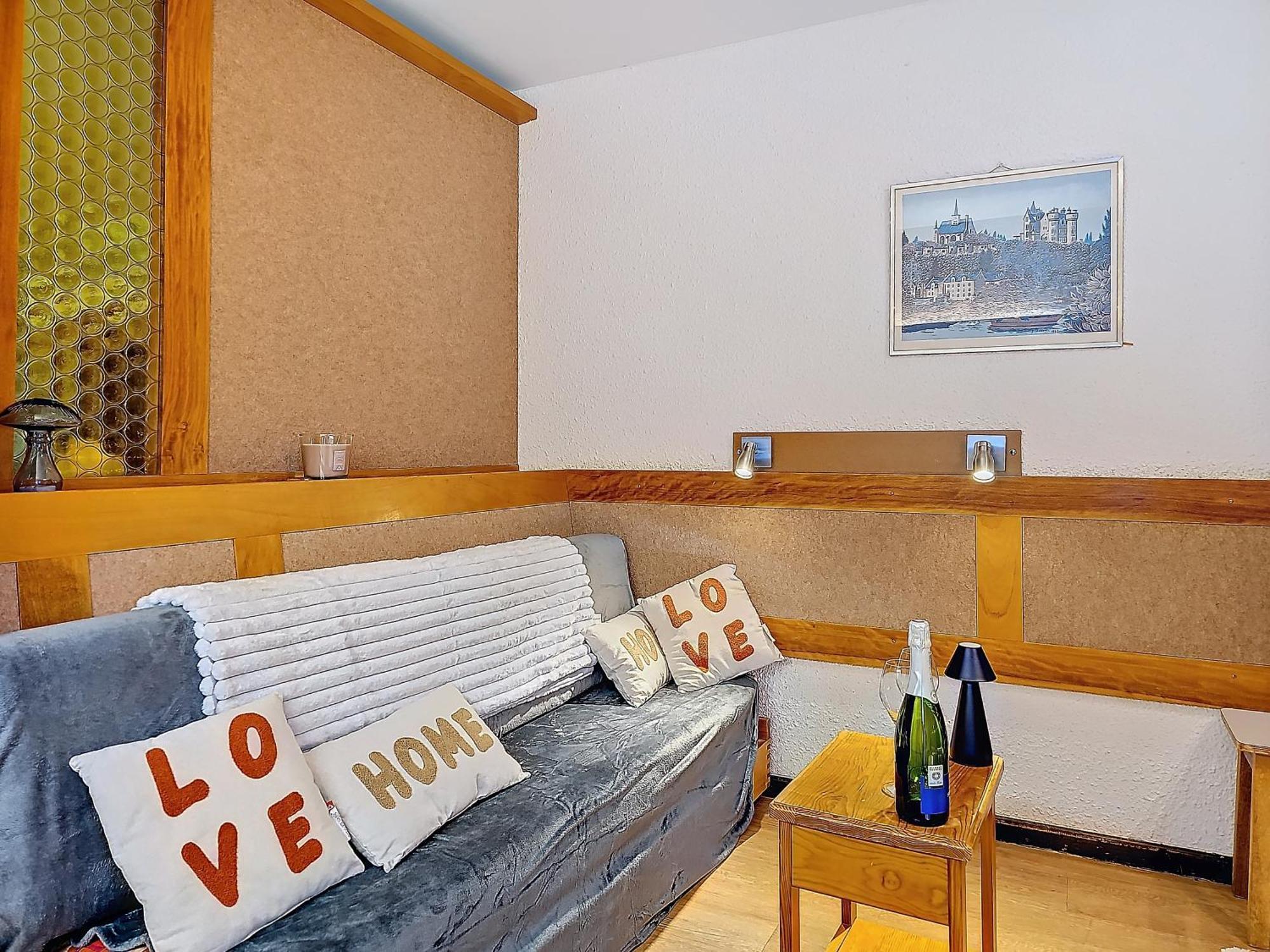 1650 - Amazing Ski-in Ski-out Flat 3s03 Courchevel