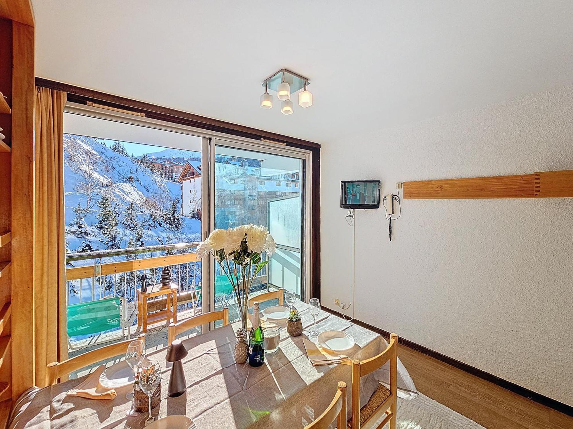 1650 - Amazing Ski-in Ski-out Flat 3s03 * Courchevel