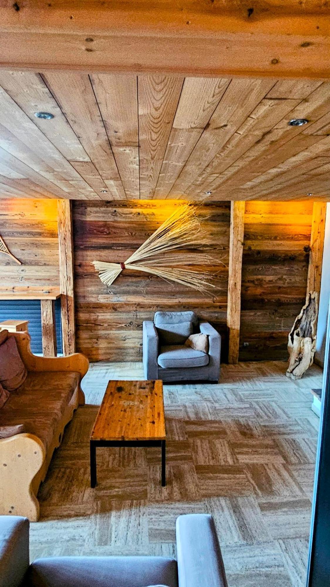 1650 - Amazing Ski-in Ski-out Flat 3s03 Courchevel